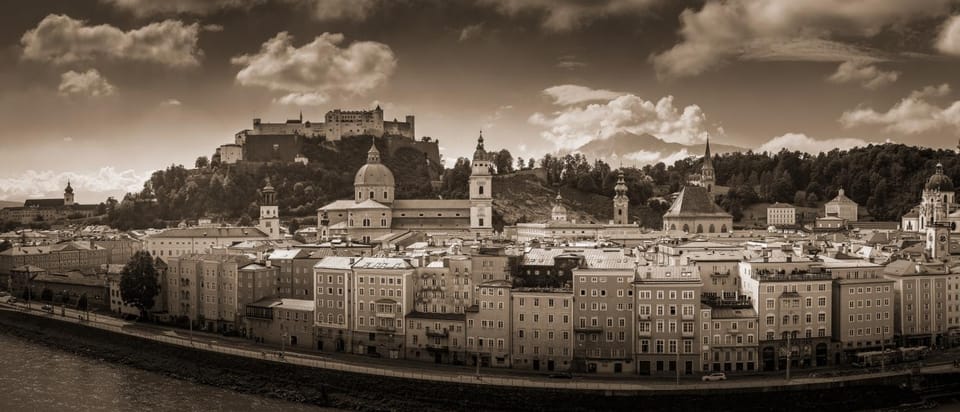 Nearby landmark, Restaurant/places to eat, Property logo or sign, Neighbourhood, Supermarket/grocery shop, Shopping Area