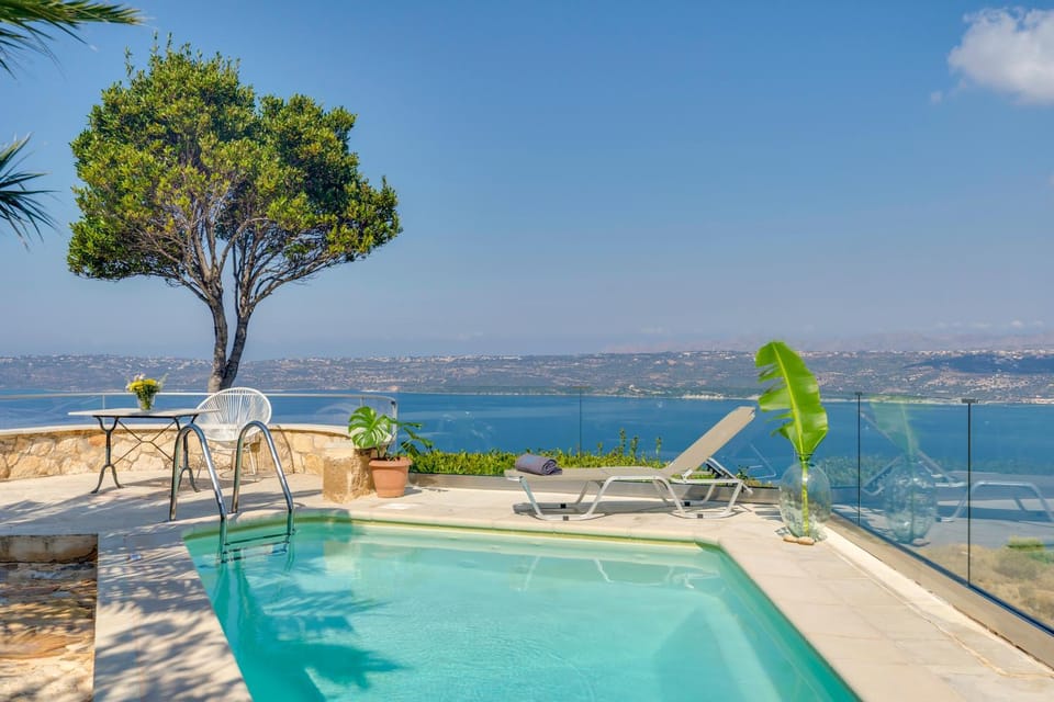 Day, Natural landscape, Balcony/Terrace, Pool view, Sea view, Swimming pool, Swimming pool, sunbed