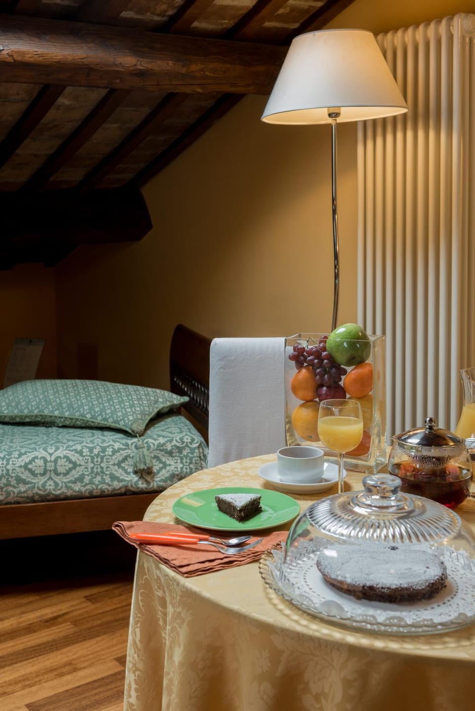 Kitchen or kitchenette, Seating area, Dining area, Breakfast