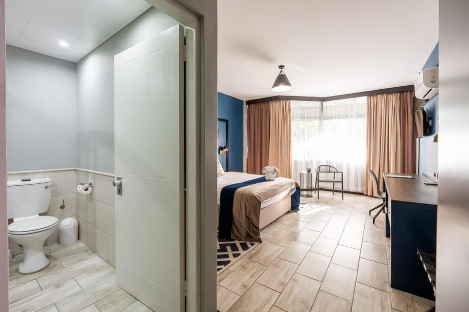 Bed, Bathroom, air conditioner