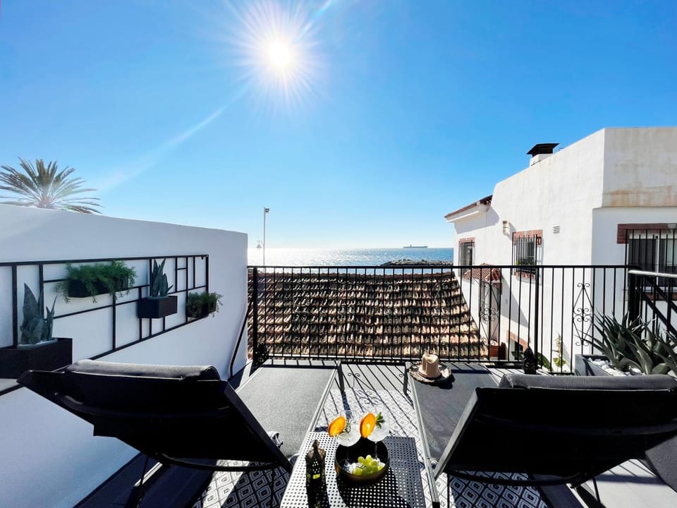 View (from property/room), Balcony/Terrace, Sea view, sunbed
