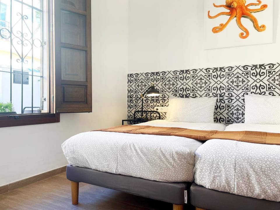 Bed, Photo of the whole room, Bedroom