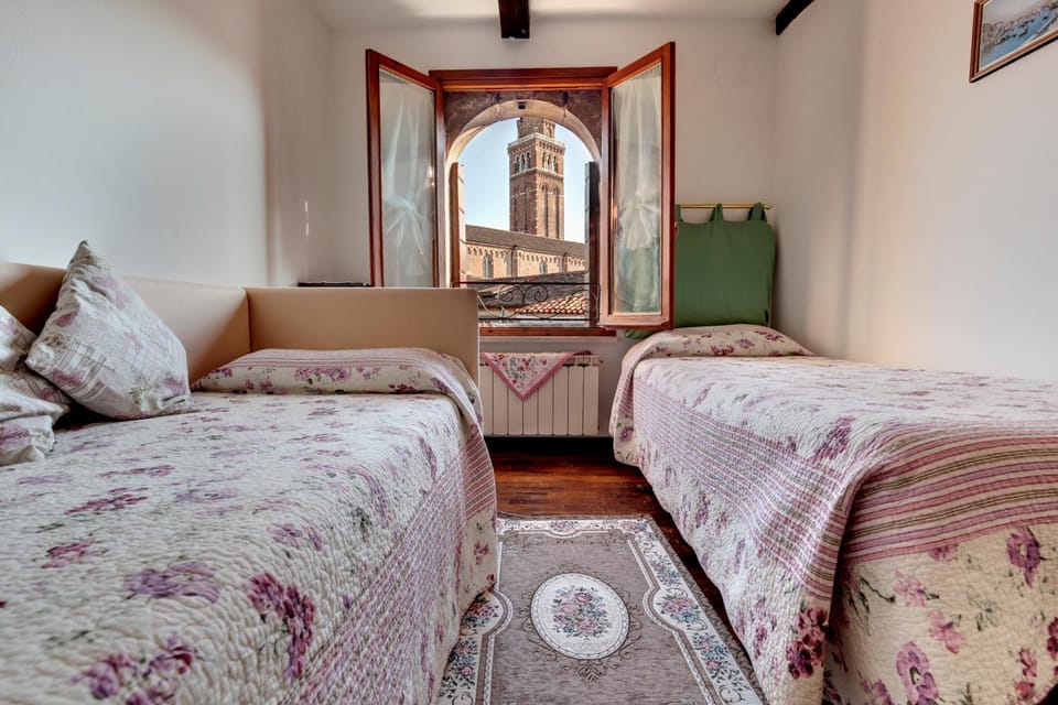 Bedroom, Landmark view
