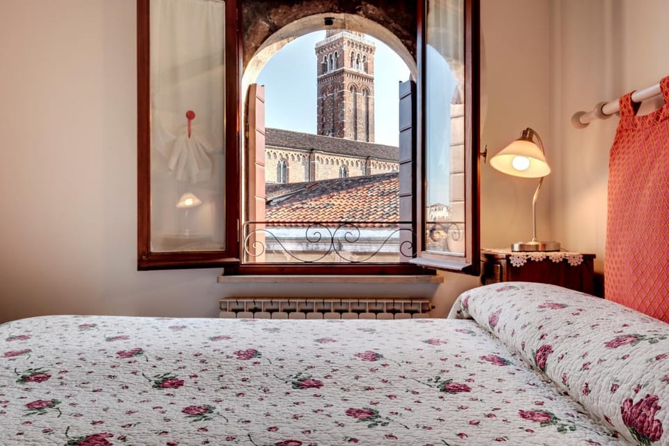 Bedroom, Landmark view