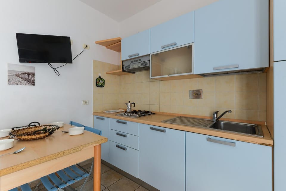 Kitchen or kitchenette, Living room