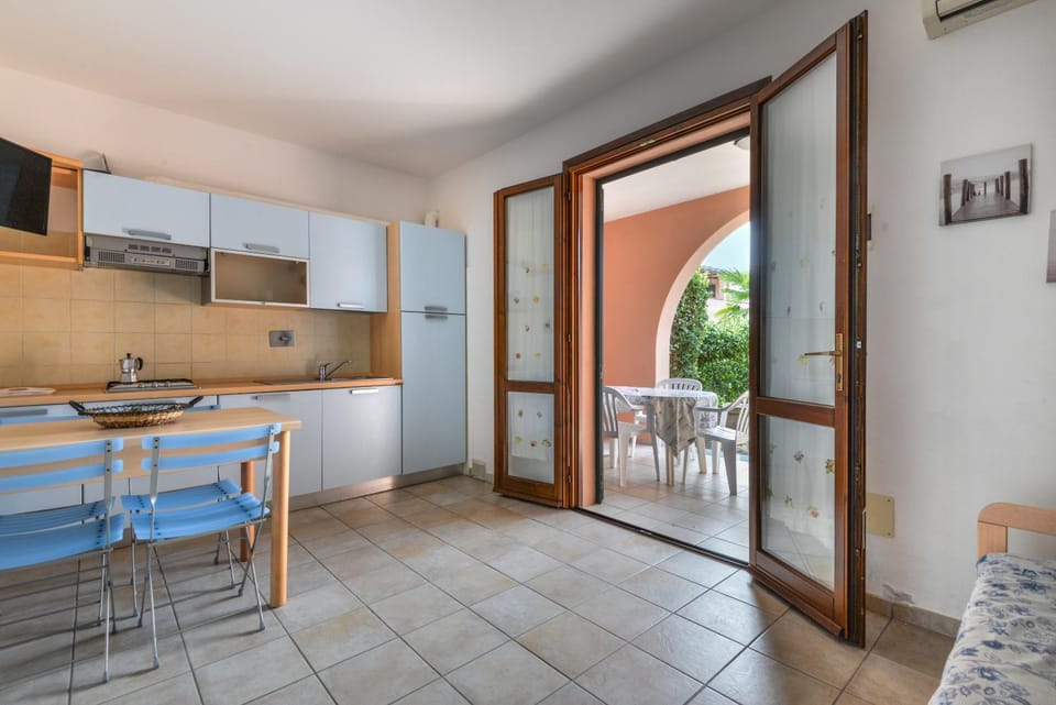 Property building, Kitchen or kitchenette, Living room