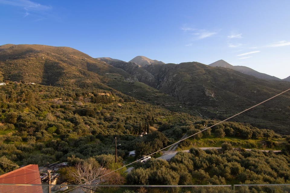Nearby landmark, Day, Neighbourhood, Natural landscape, Mountain view