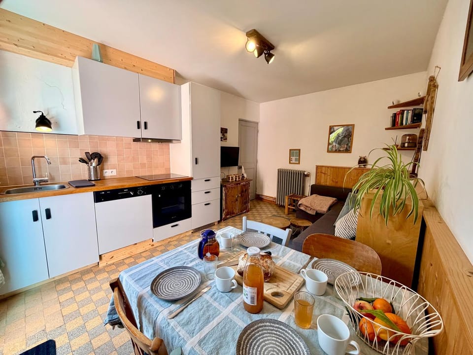 Coffee/tea facilities, Living room, Food