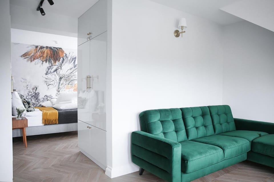 Bed, Seating area, Bedroom