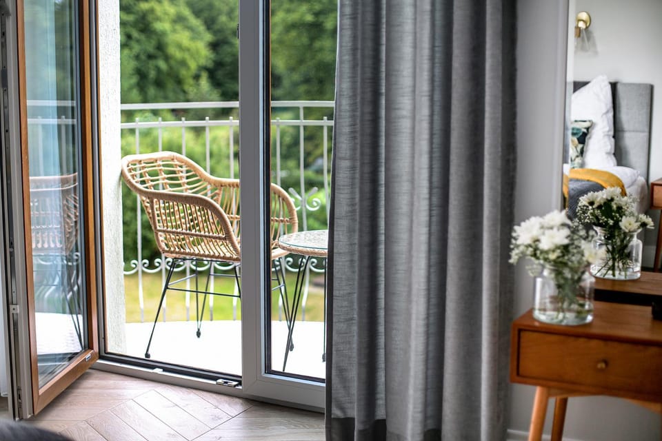 Spring, Day, Balcony/Terrace, Seating area