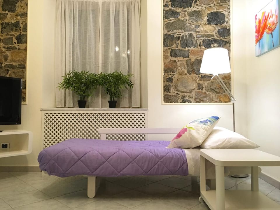 Bed, Living room