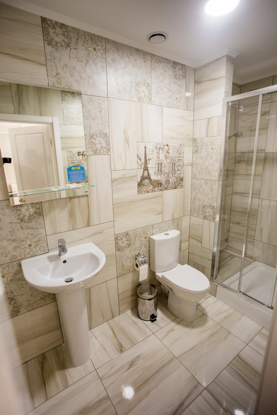 Shower, Toilet