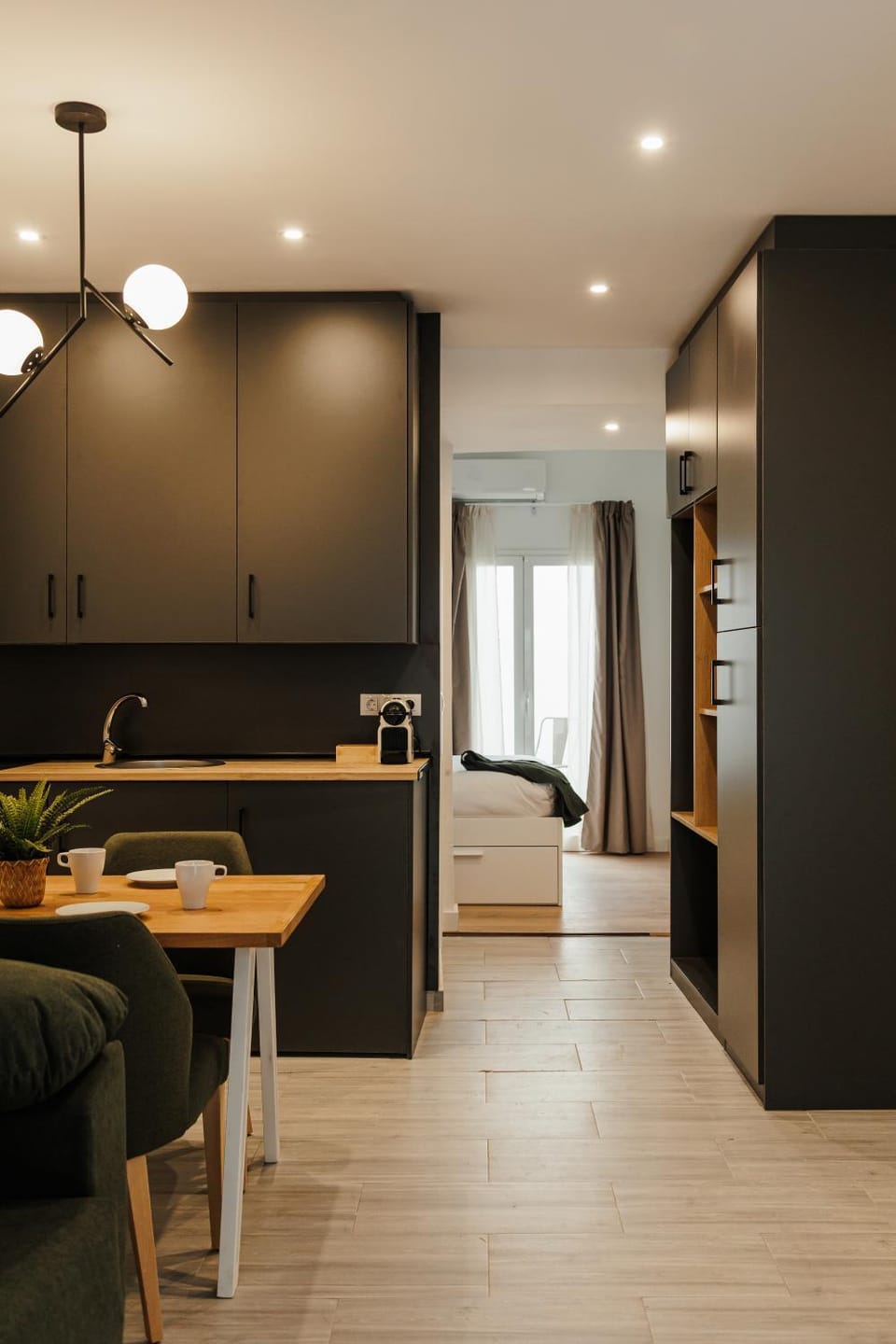 Kitchen or kitchenette, Living room, Seating area, Dining area