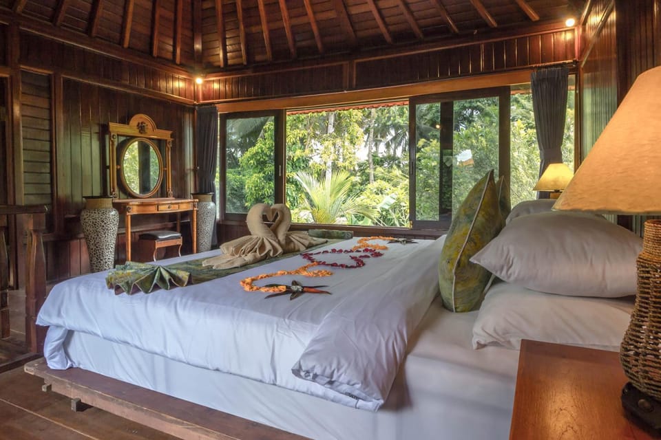 Bed, Garden, Living room, Food and drinks, Photo of the whole room, Seating area, Bedroom, Food, Garden view, towels