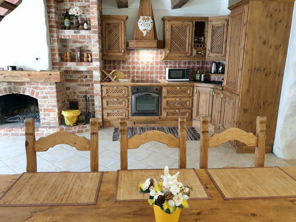 Kitchen or kitchenette, Living room, Seating area, Dining area, flat iron, minibar, pet friendly, stove, toaster