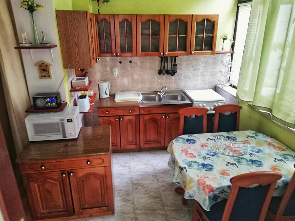 Kitchen or kitchenette, Dining area, microwave, oven, toaster