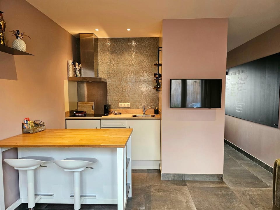 TV and multimedia, Kitchen or kitchenette, Dining area