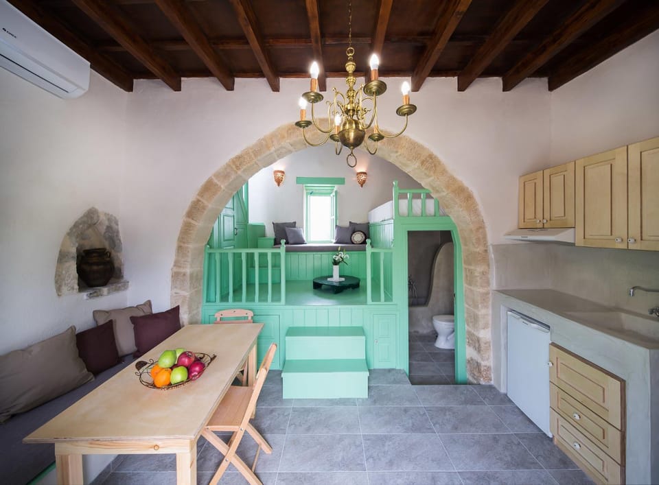 Bathroom, Kitchen or kitchenette, Living room, Dining area, Bedroom