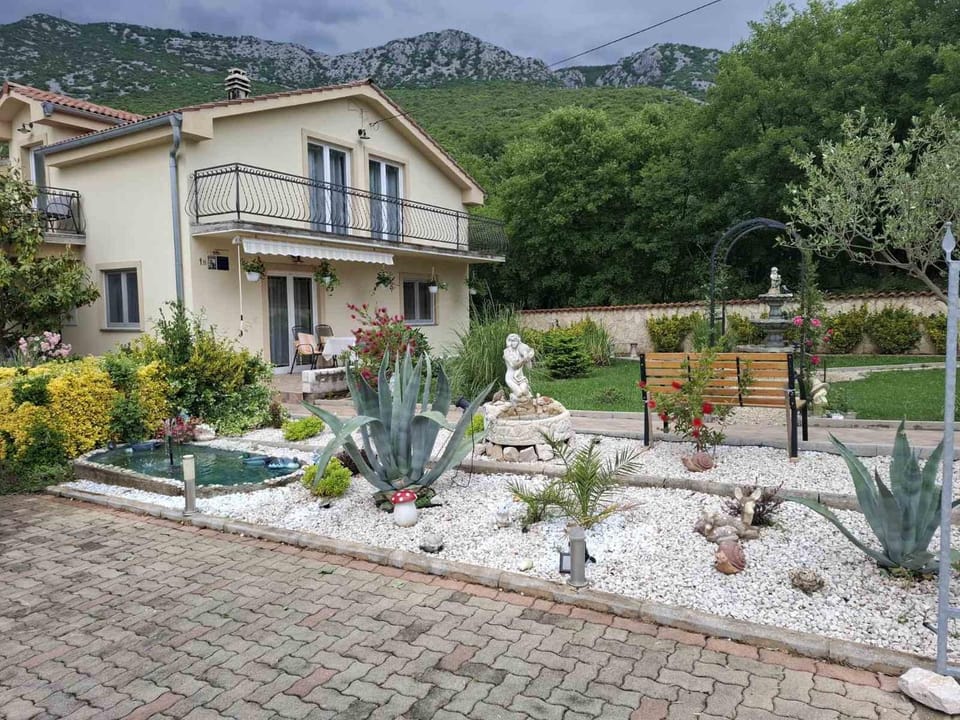 Property building, Day, Garden