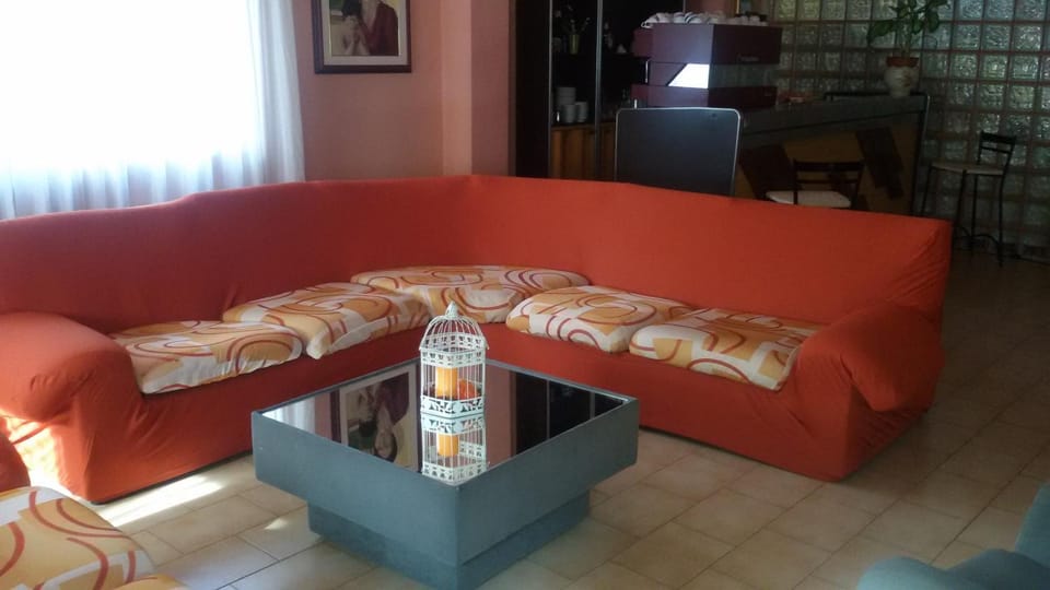 Communal lounge/ TV room, Lobby or reception