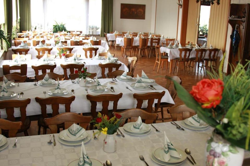 Restaurant/places to eat, Banquet/Function facilities