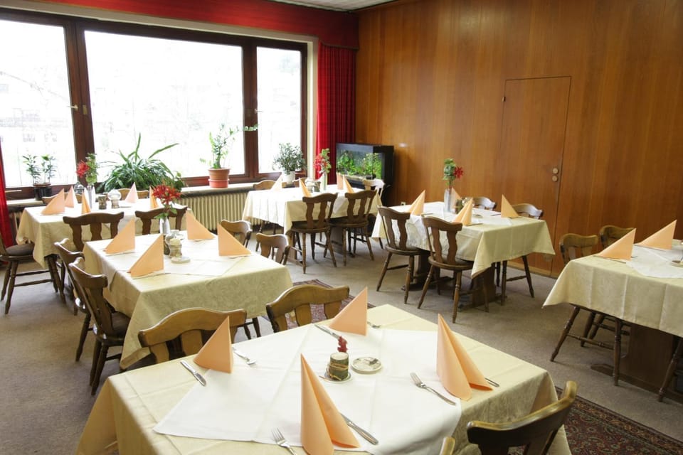 Restaurant/places to eat, Restaurant/places to eat