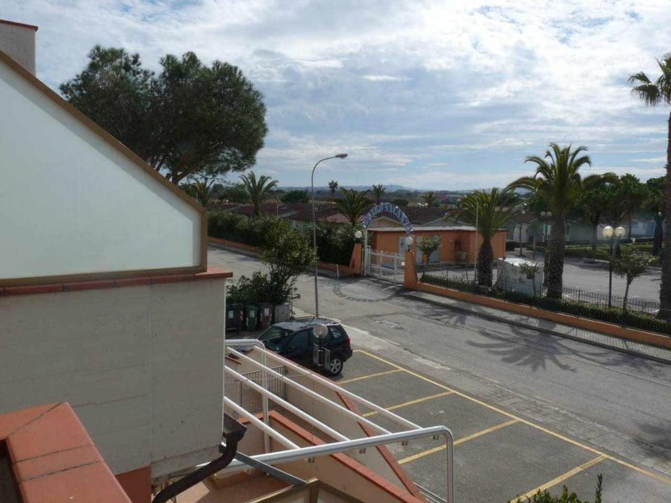 Neighbourhood, Street view