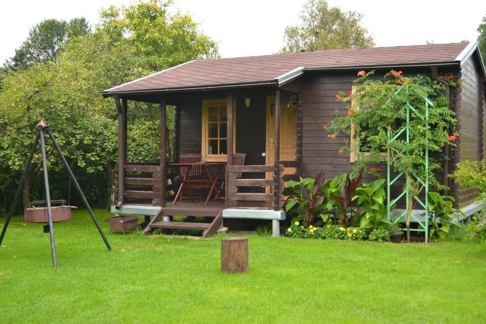 Property building, Patio, Facade/entrance, Garden