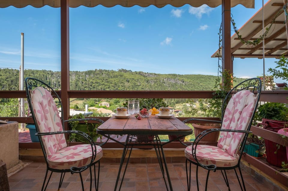 Patio, Day, Natural landscape, View (from property/room), Balcony/Terrace, Dining area, Mountain view