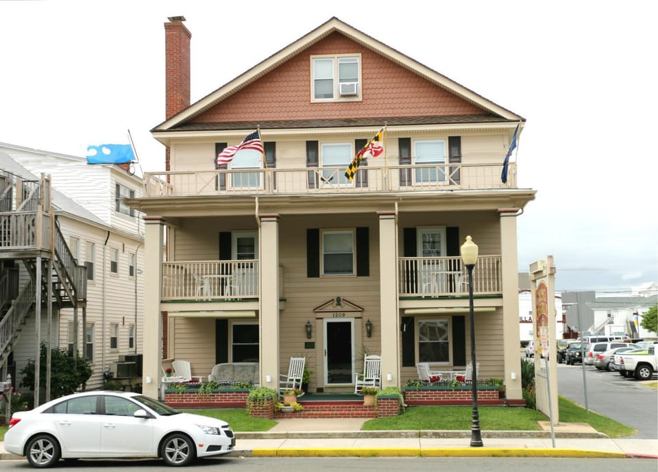 Facade/entrance