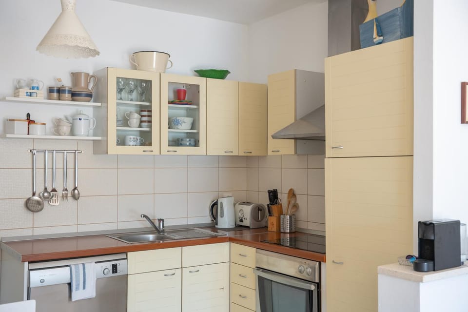 Coffee/tea facilities, Kitchen or kitchenette, dishwasher, toaster