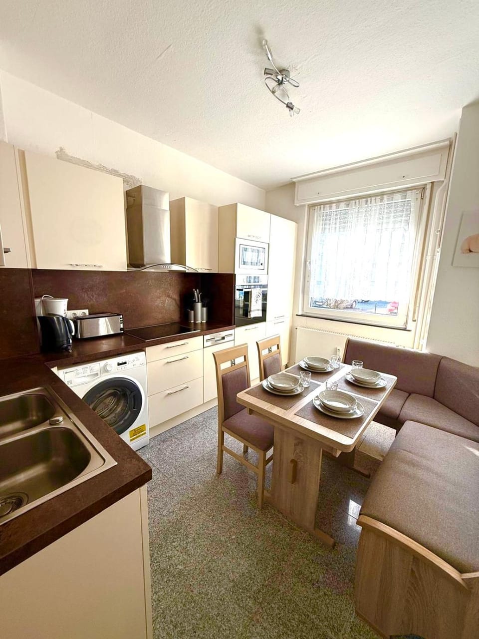 Kitchen or kitchenette, Seating area, Dining area