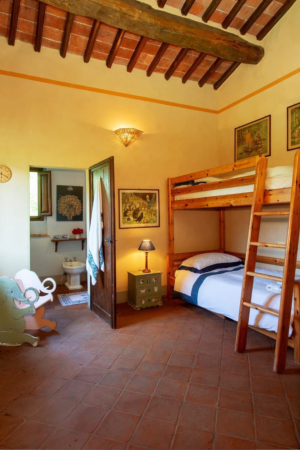 Bedroom, bunk bed