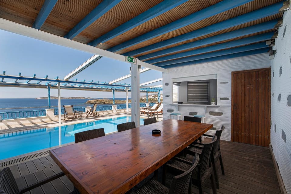 Restaurant/places to eat, Swimming pool
