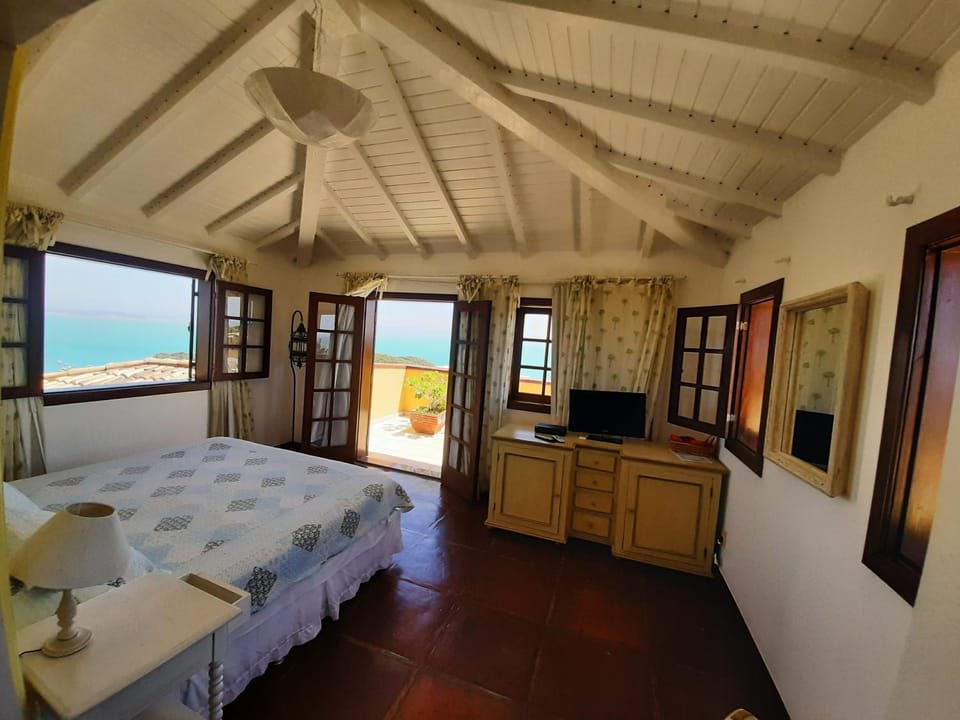 Bed, Natural landscape, TV and multimedia, Bedroom