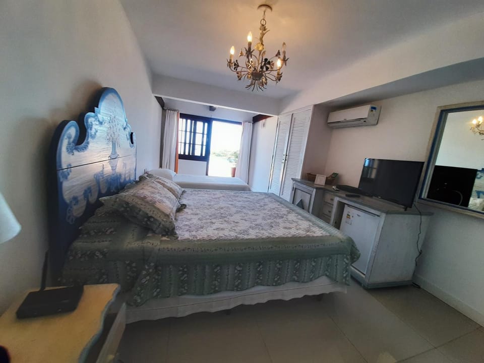 Bed, TV and multimedia, Bedroom, hair dresser, air conditioner