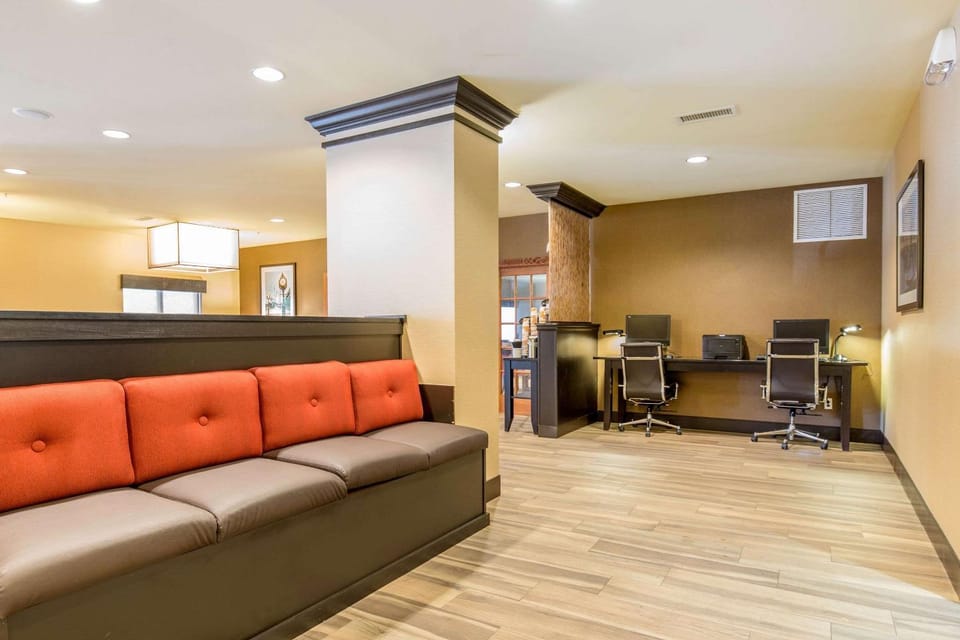 Lobby or reception, On site