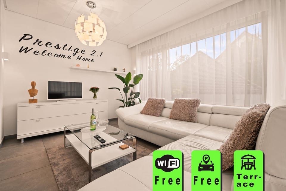 TV and multimedia, Living room, Seating area, Evening entertainment