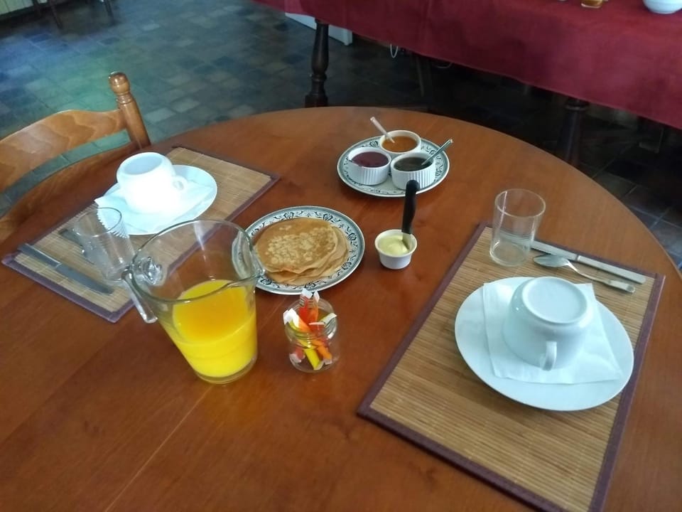 Continental breakfast, Buffet breakfast