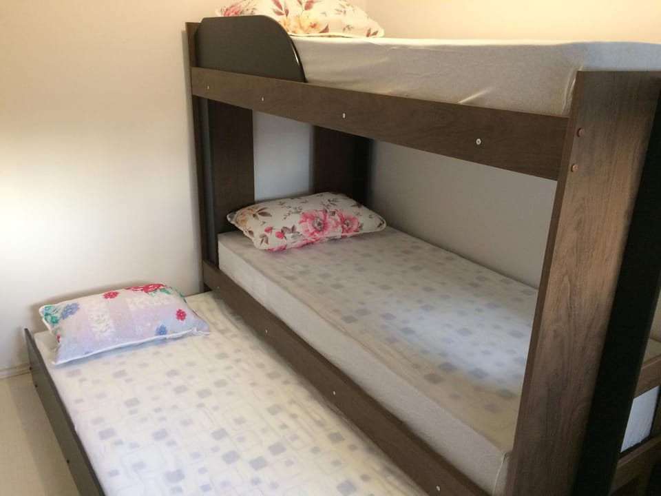 Bedroom, bunk bed
