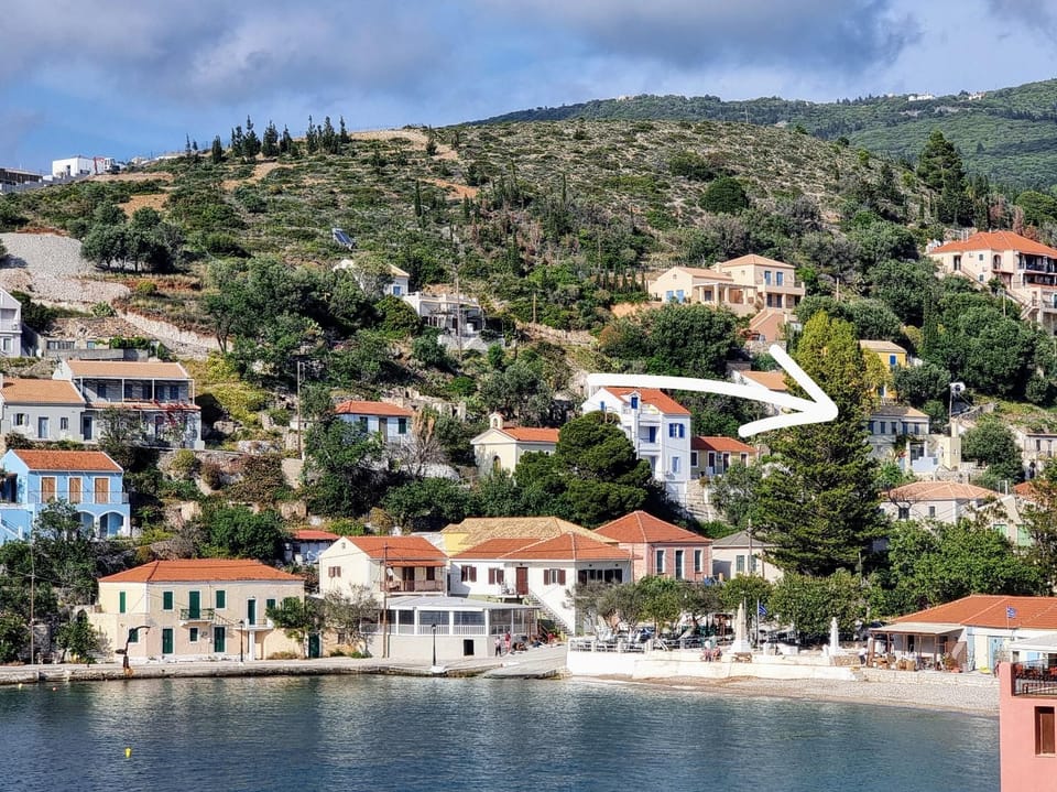 Property building, Neighbourhood, Natural landscape, Beach, Mountain view, Sea view