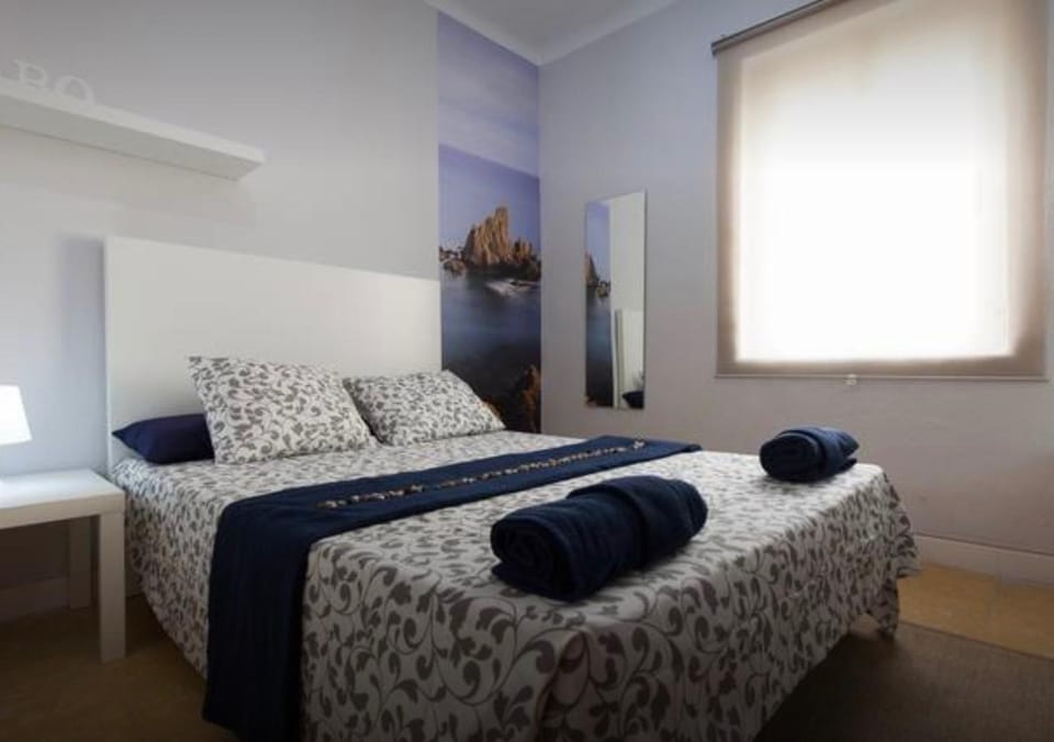 Bed, Photo of the whole room