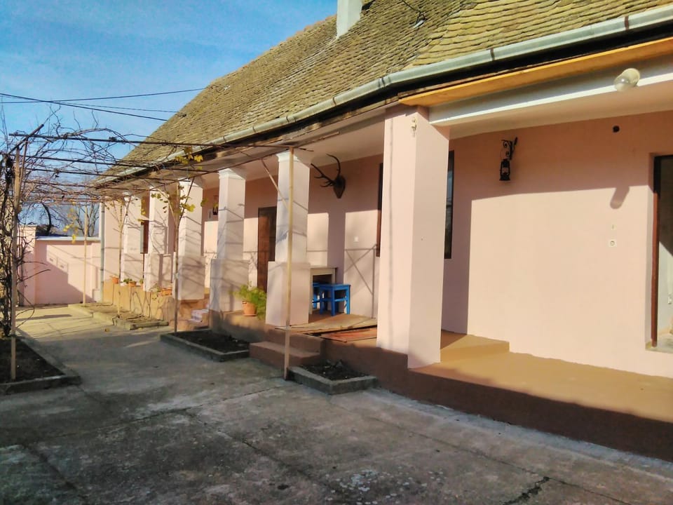 Location, children, Family