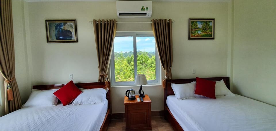 Bed, Photo of the whole room, Bedroom, Mountain view