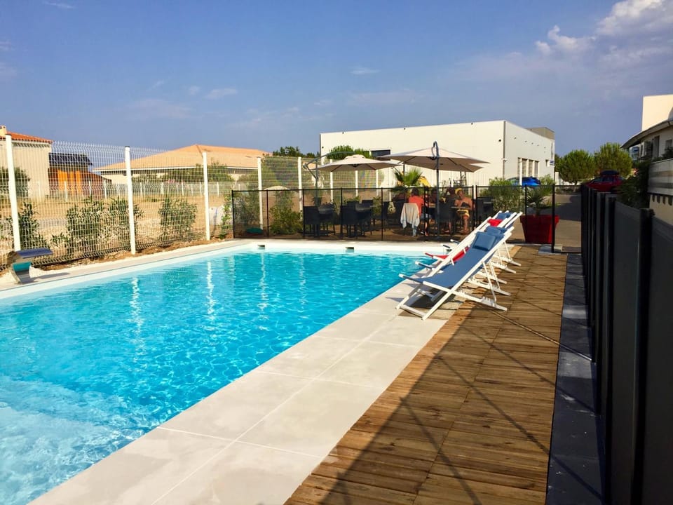 Swimming pool, Swimming pool