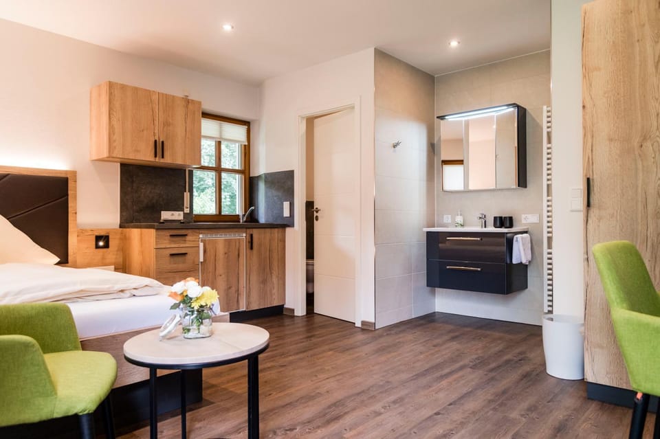 Bed, Balcony/Terrace, Kitchen or kitchenette, Photo of the whole room, Seating area, Bedroom, wardrobe
