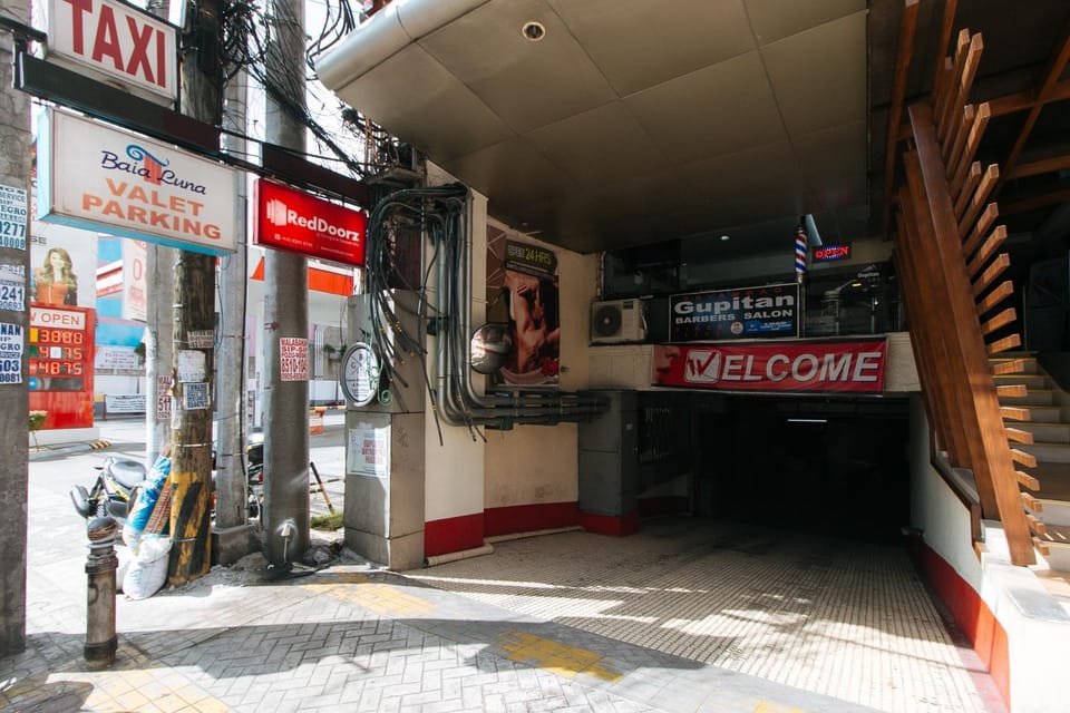 Facade/entrance