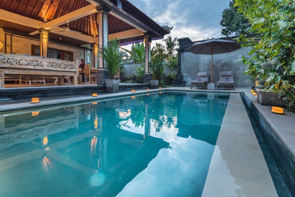 Property building, Patio, Garden, View (from property/room), Pool view, Swimming pool, Swimming pool, sunbed