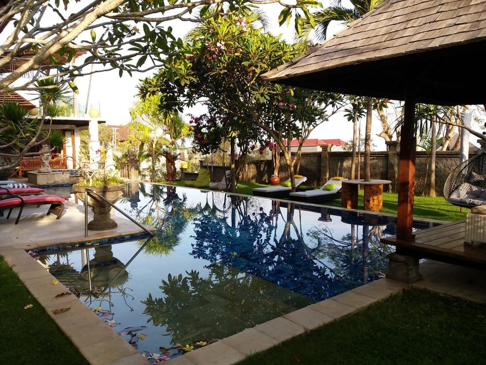 Swimming pool, Swimming pool