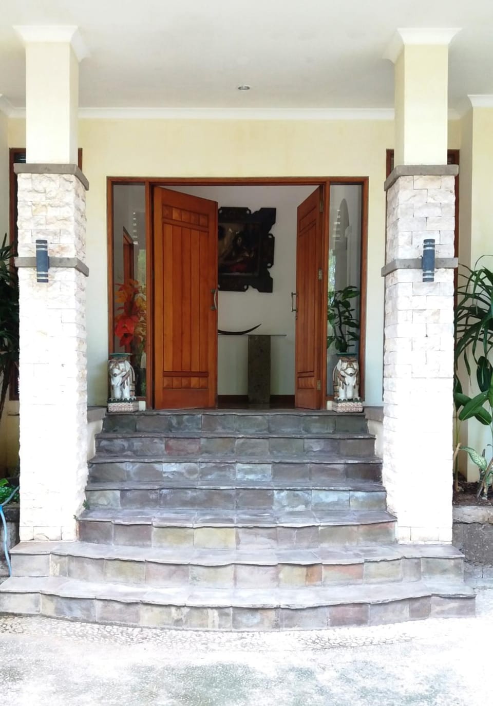 Facade/entrance